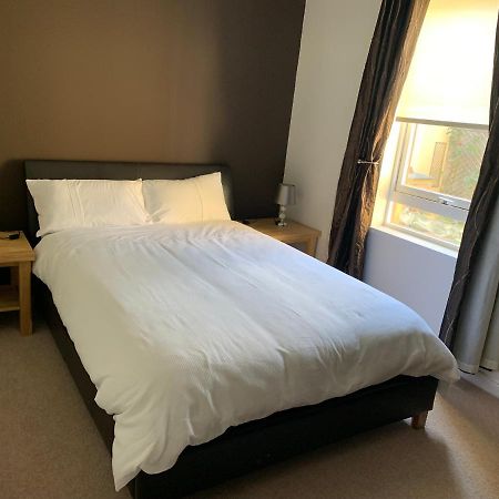 1 Bedroom Central Flat With Parking Space Единбург Екстериор снимка