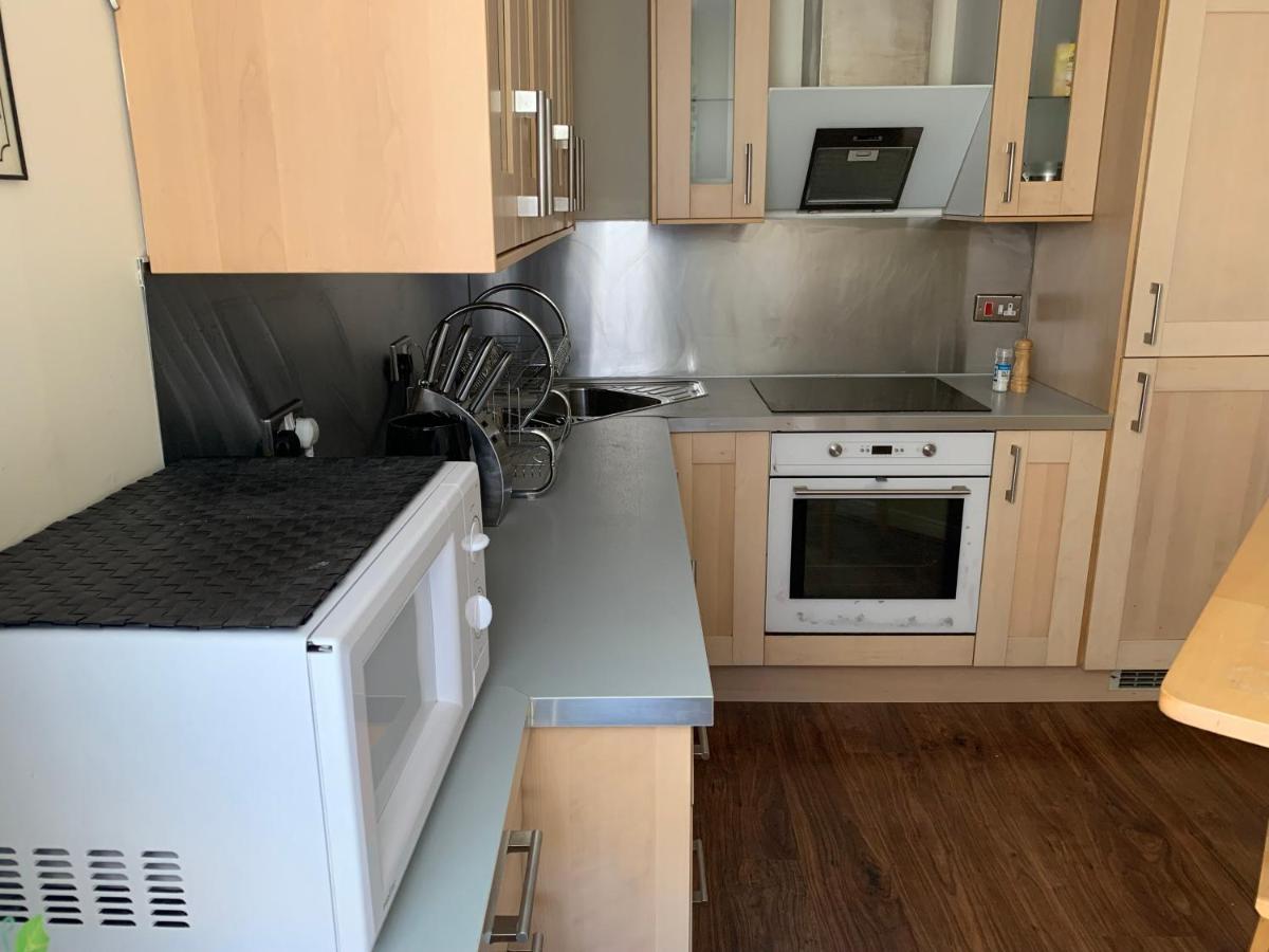 1 Bedroom Central Flat With Parking Space Единбург Екстериор снимка