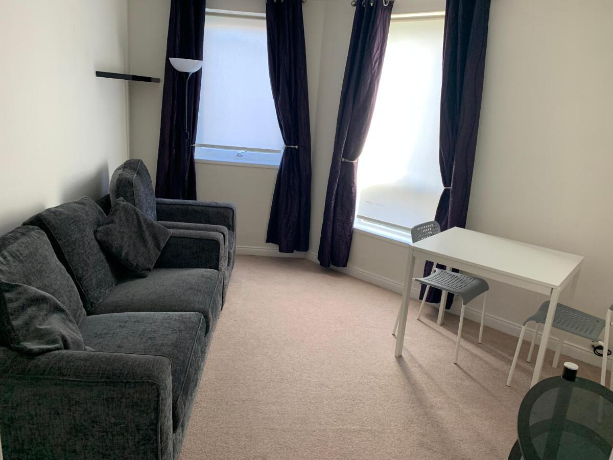 1 Bedroom Central Flat With Parking Space Единбург Екстериор снимка