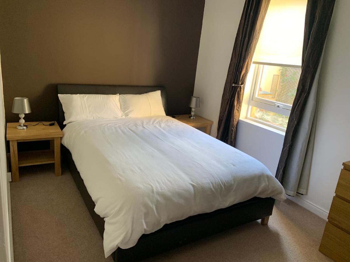 1 Bedroom Central Flat With Parking Space Единбург Екстериор снимка