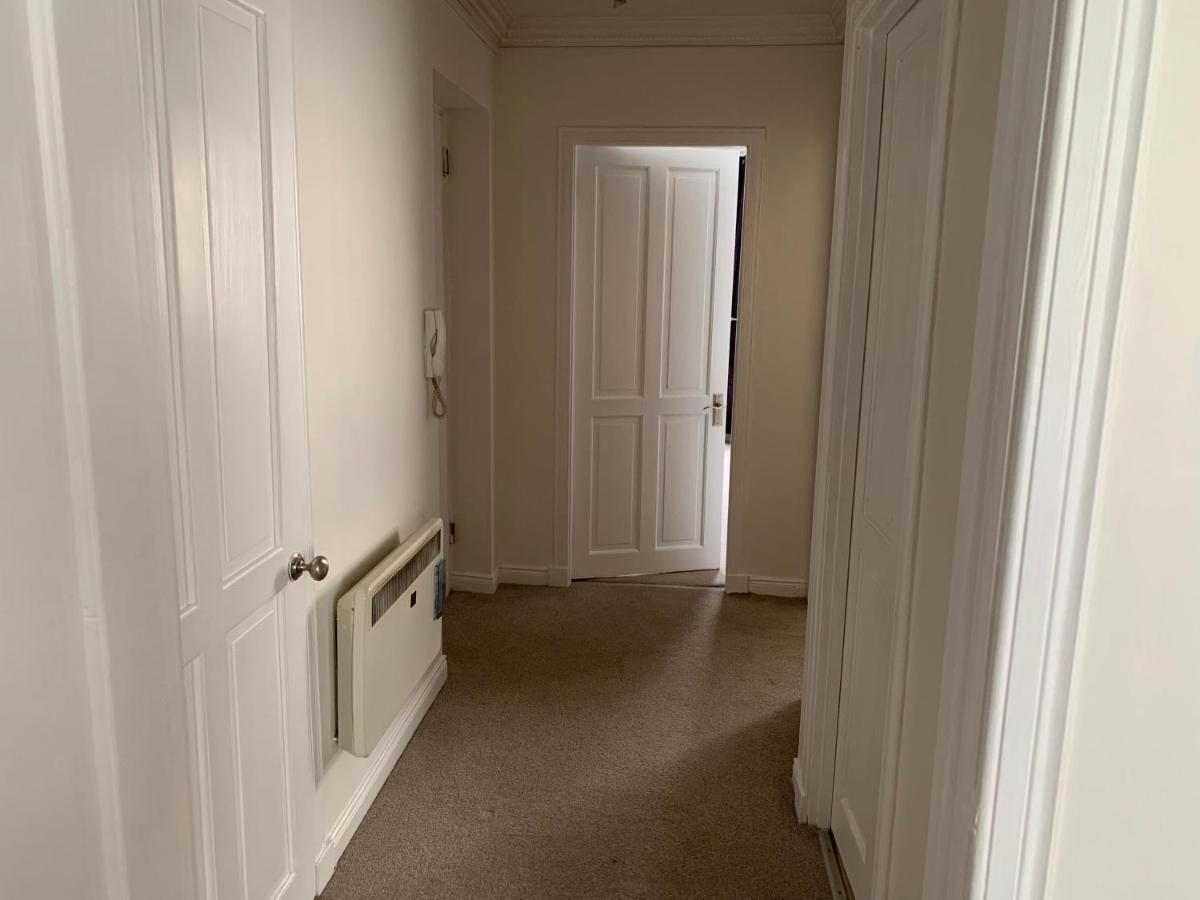 1 Bedroom Central Flat With Parking Space Единбург Екстериор снимка