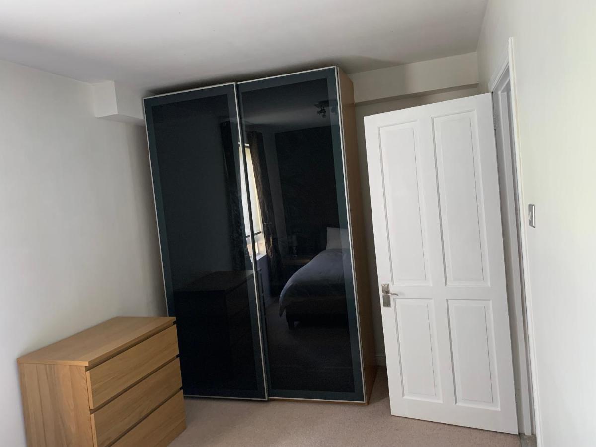 1 Bedroom Central Flat With Parking Space Единбург Екстериор снимка